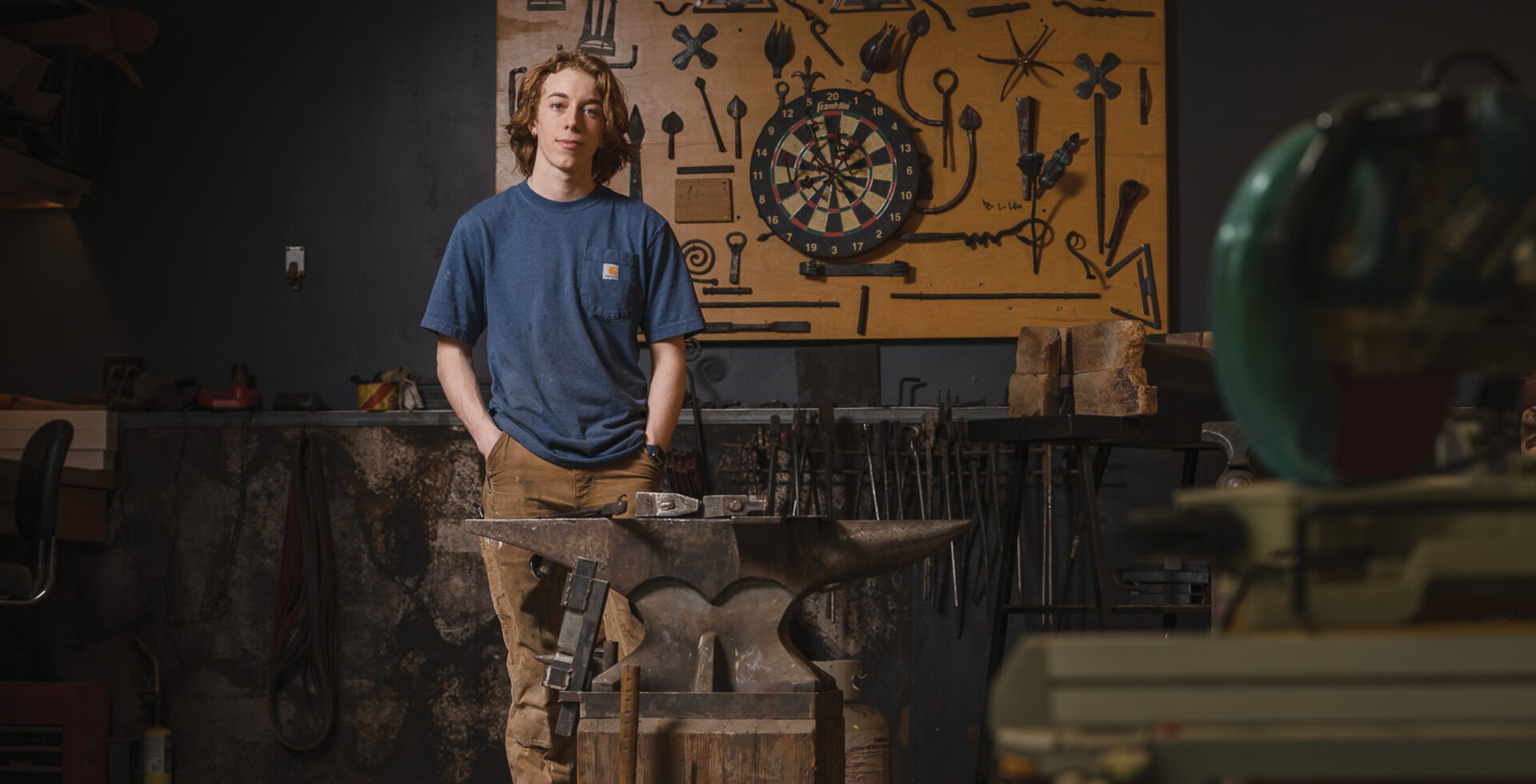 At 17 years old, Angus Kellems is an accomplished bladesmith. At his workshop in Hood River, he uses his late father’s anvil to sculpt his creations.