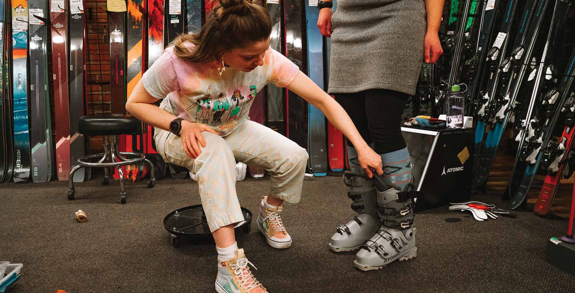 In the predominantly male-dominated skiing industry, Megan Jackson stands out as one of the few boot fitters specializing in women's ski boots. Her expertise allows her to quickly assess a person's feet, accurately deducing their past injuries and sports background.