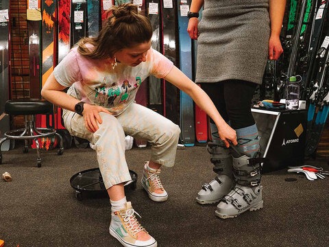 In the predominantly male-dominated skiing industry, Megan Jackson stands out as one of the few boot fitters specializing in women's ski boots. Her expertise allows her to quickly assess a person's feet, accurately deducing their past injuries and sports background.